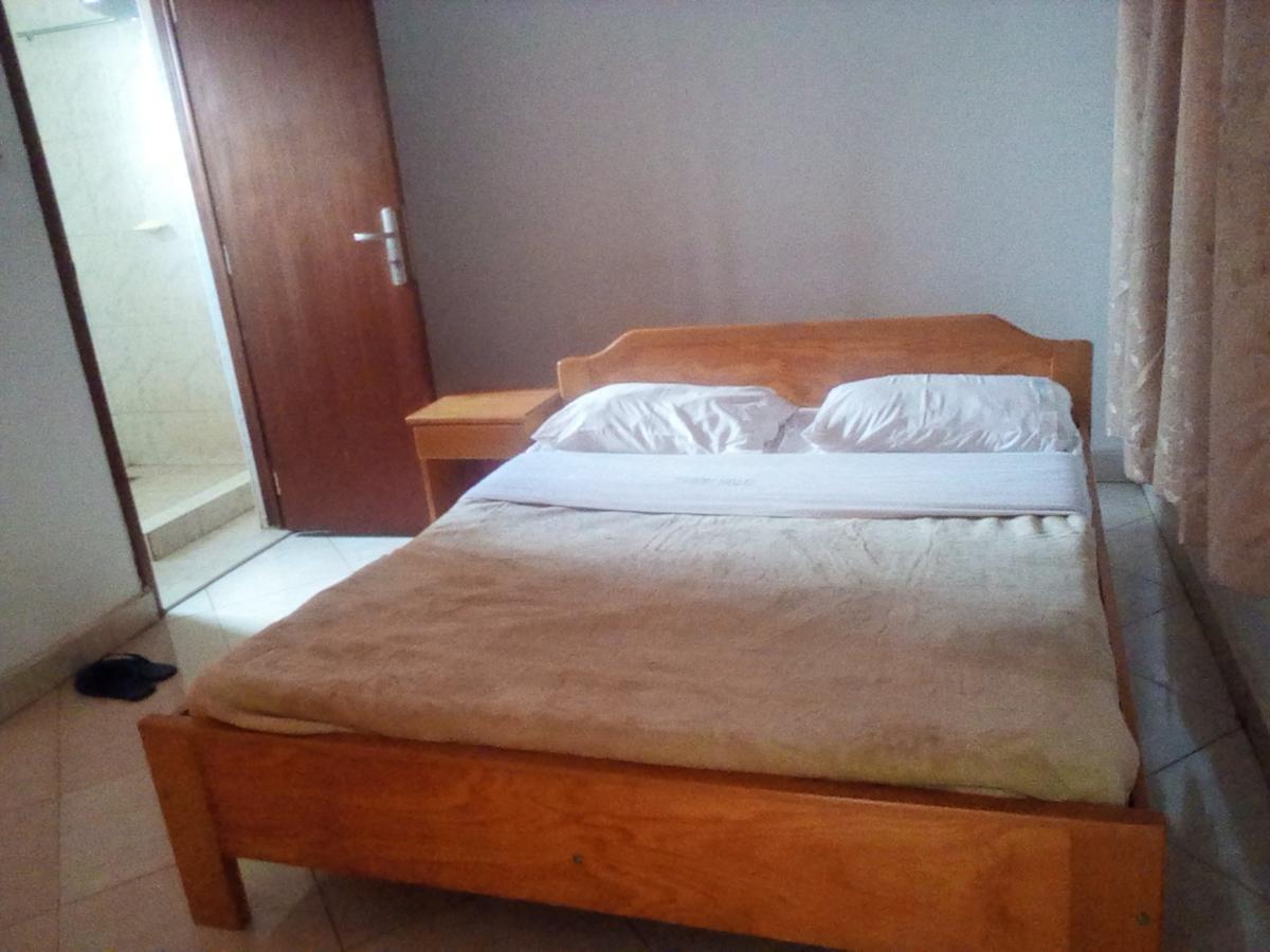 Mamba Hotel Кампала Екстериор снимка
