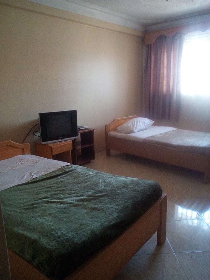 Mamba Hotel Кампала Екстериор снимка